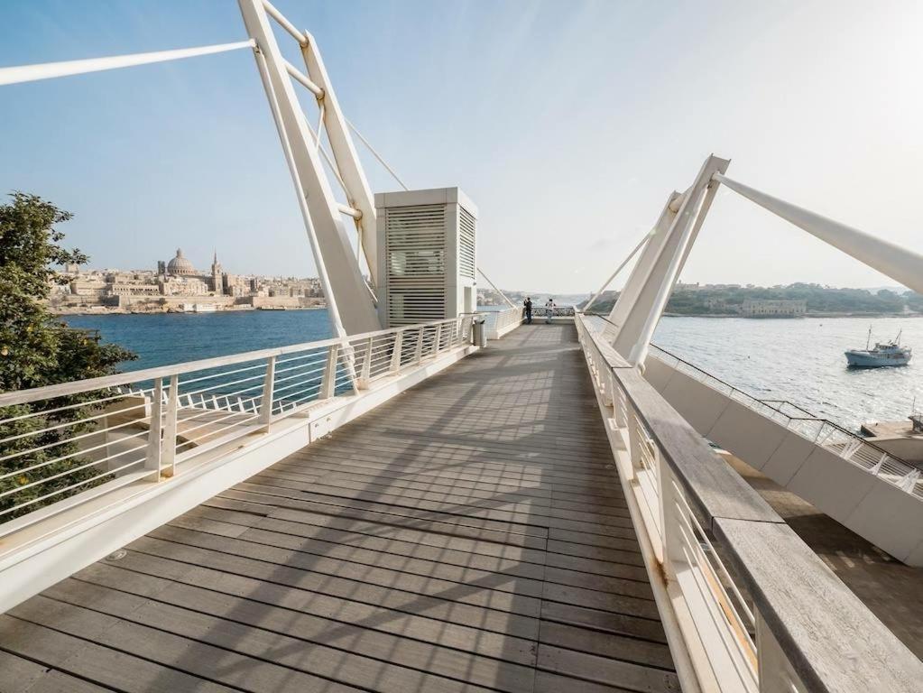 Luxurious Apt With Ocean Views And Pool In Tigne Point Sliema Luaran gambar