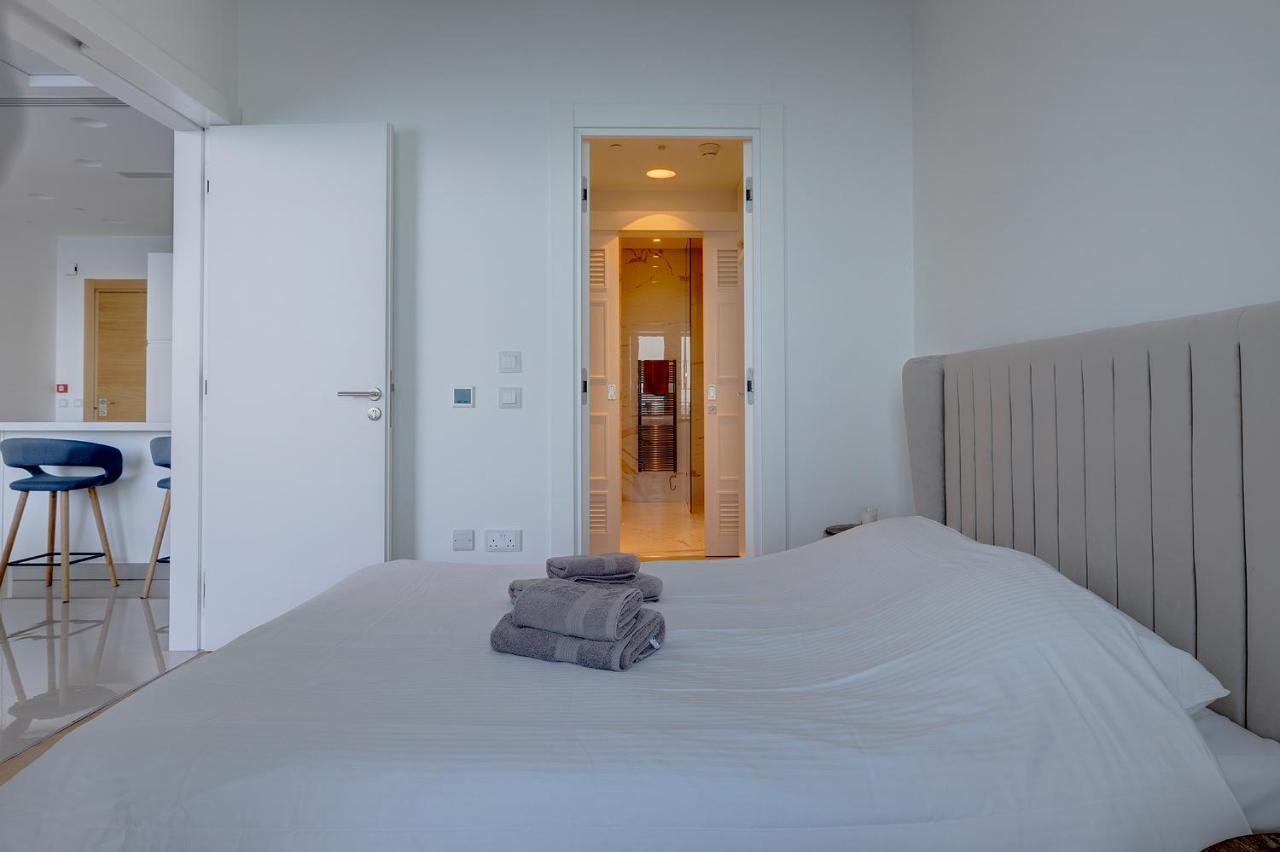 Luxurious Apt With Ocean Views And Pool In Tigne Point Sliema Luaran gambar